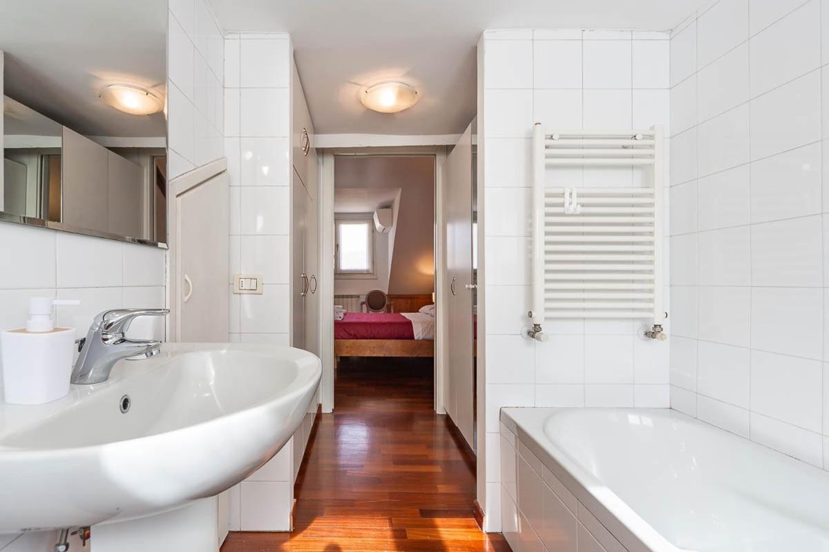 Attico Con Terrazzo - Skyview Apartment Mailand