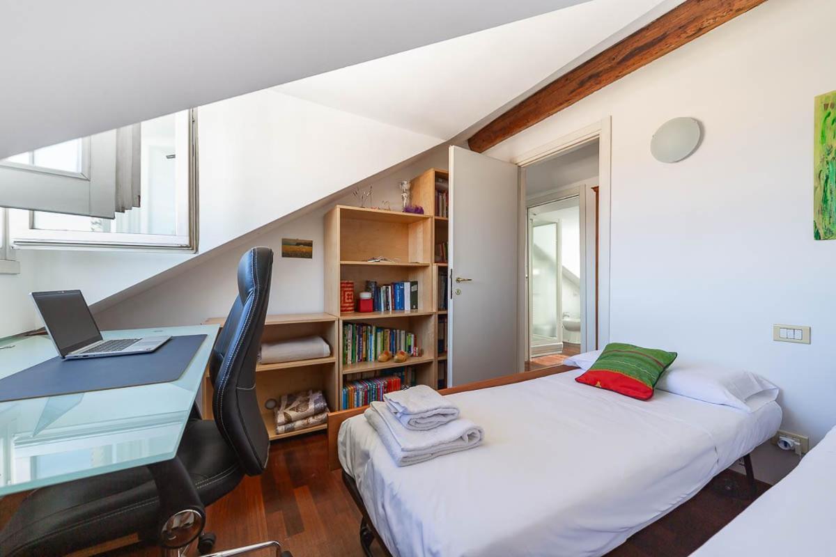 Attico Con Terrazzo - Skyview Mailand