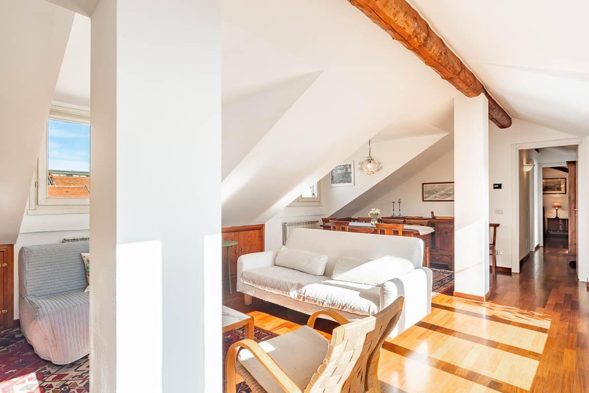 Attico Con Terrazzo - Skyview Apartment Mailand
