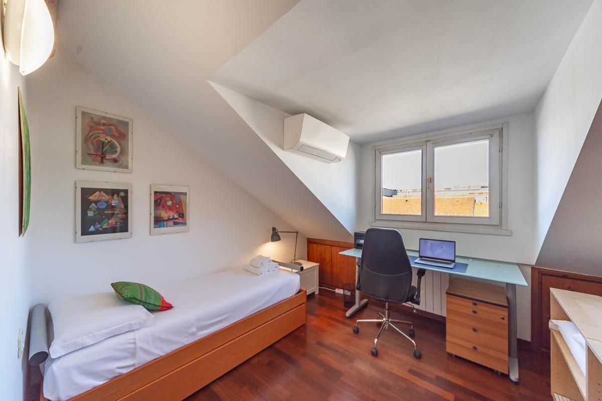 Attico Con Terrazzo - Skyview Apartment Mailand